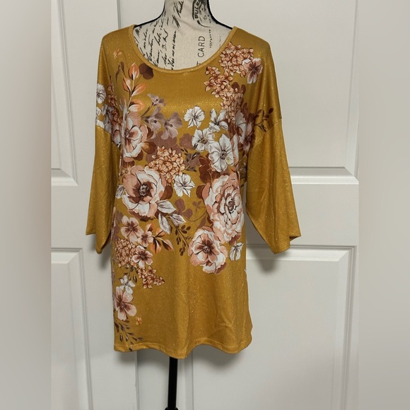 Elegant Gold Women's Blouse - Picture 2 of 8